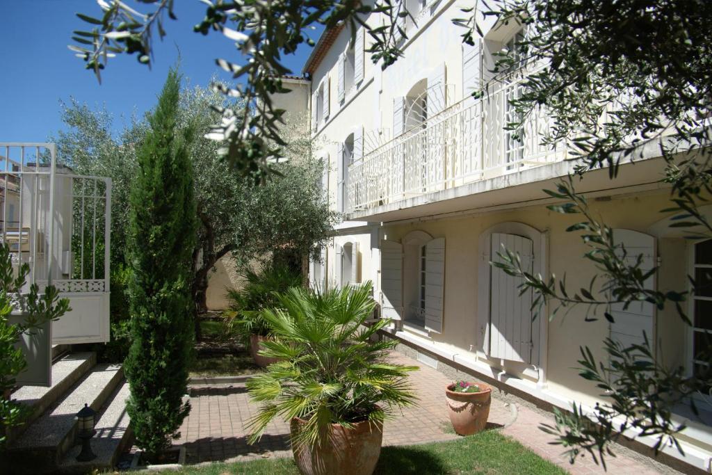 Hotel Du Cheval Blanc Saint-Rémy-de-Provence 外观 照片
